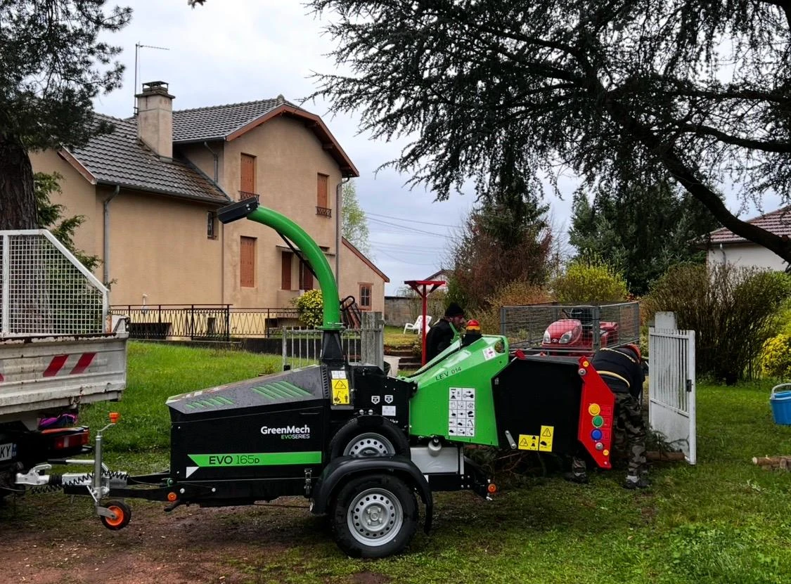 Broyage de déchets verts réalisé par Prestige Green