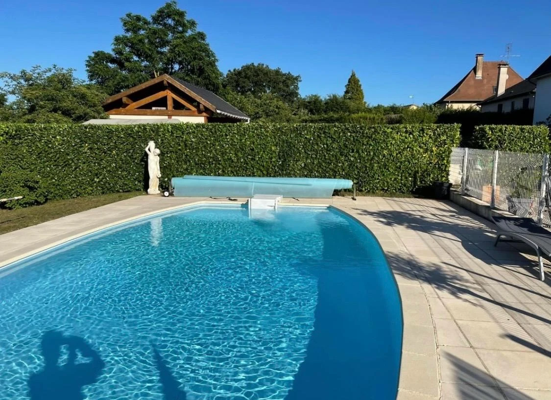 Extérieur avec piscine réalisé par Prestige Green
